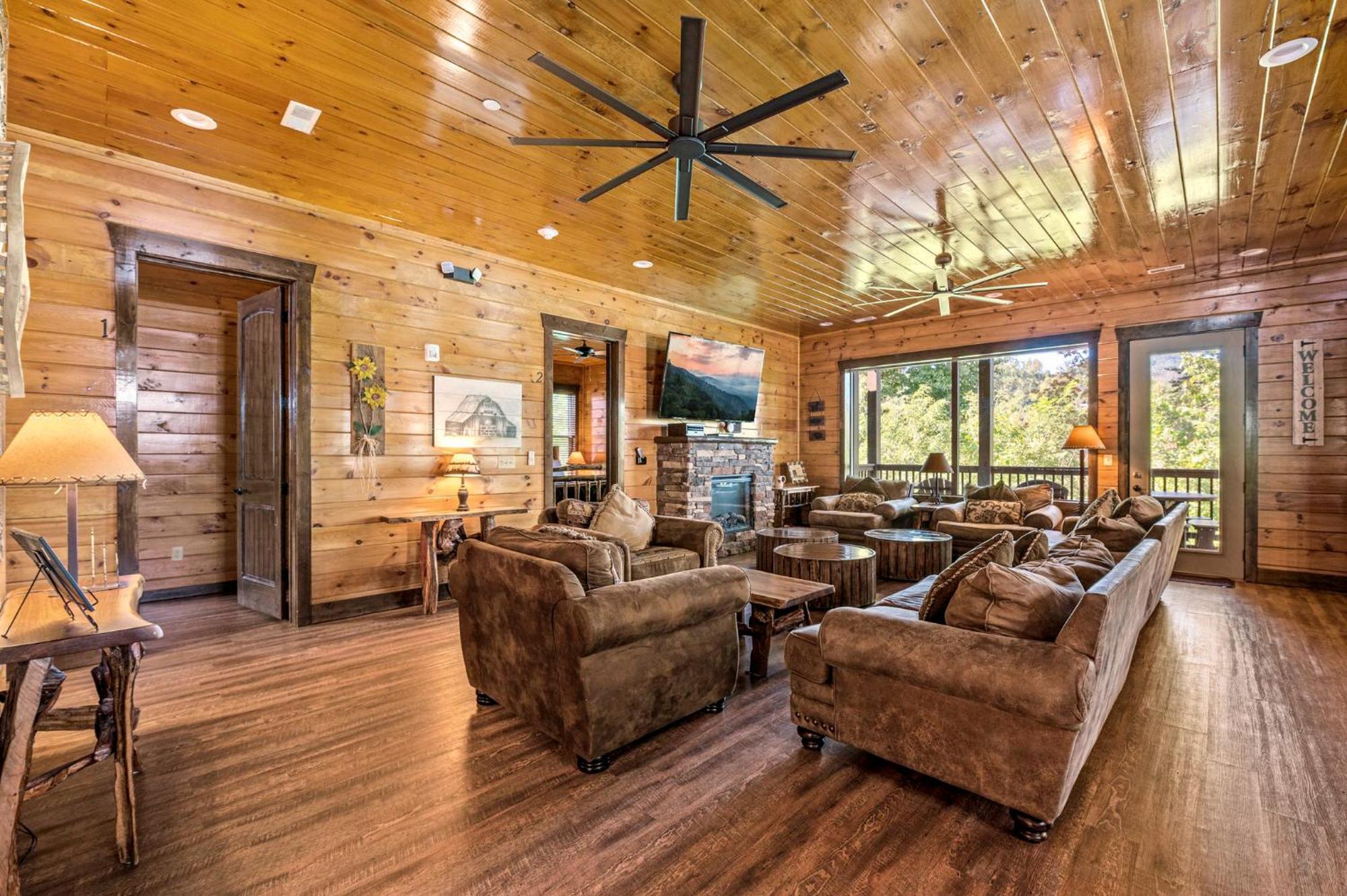 The Mighty Crabapple Manor By Stony Brook Cabins Gatlinburg Bagian luar foto